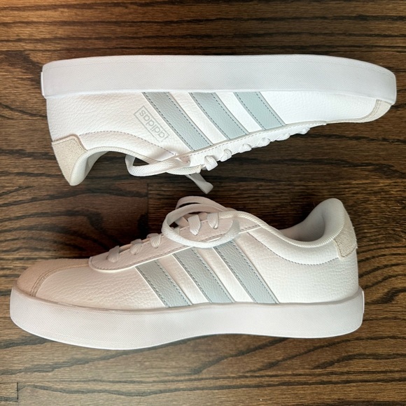 adidas Shoes - Adidas Women’s VL Court Sneaker - size 7.5 - brand new